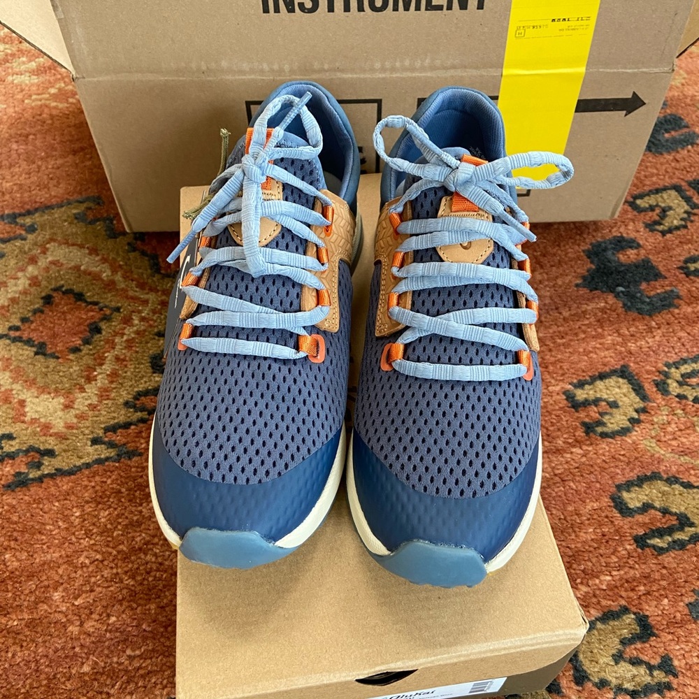 NWT OluKai Wailuku Sneakers - hard to find! 8 Blue